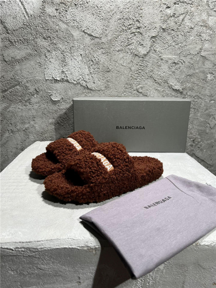 BLCG SLIPPERS