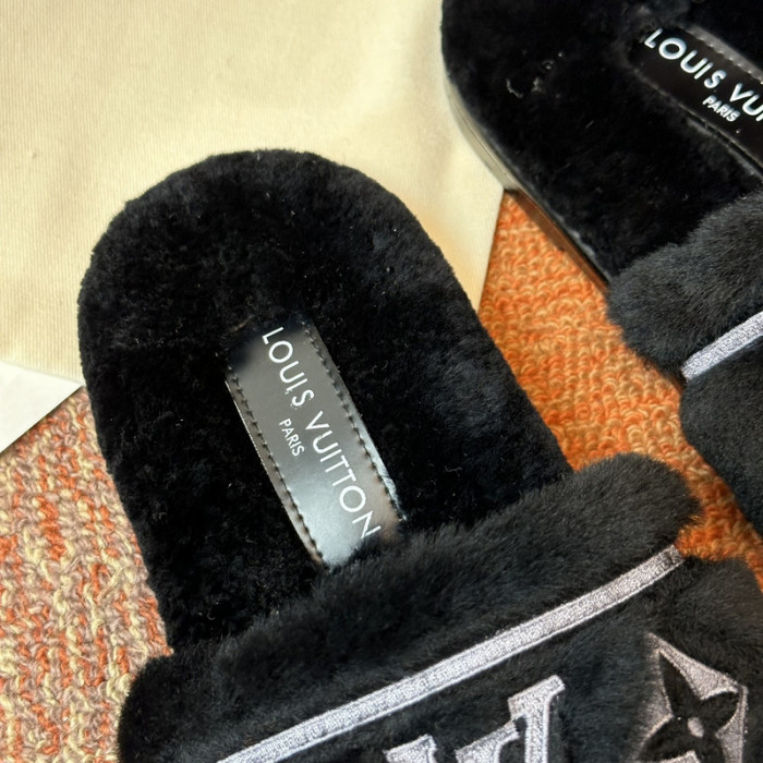 LV SLIPPERS