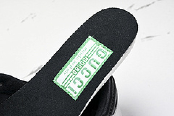 Gv*c sneaker