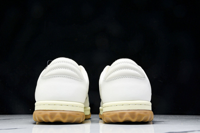Gv*c sneaker