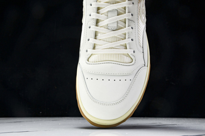 Gv*c sneaker
