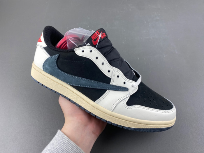 Travis Scott x Air Jordan 1 DZ4137-700