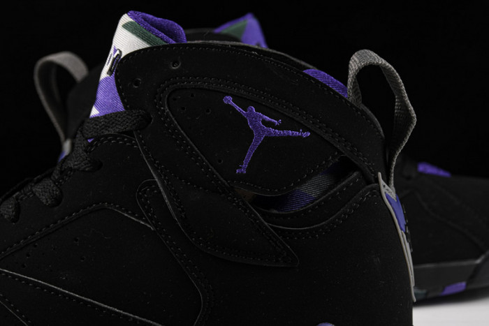 AIR JORDAN 7 RETRO RAY ALLEN BUCKS 304775-053