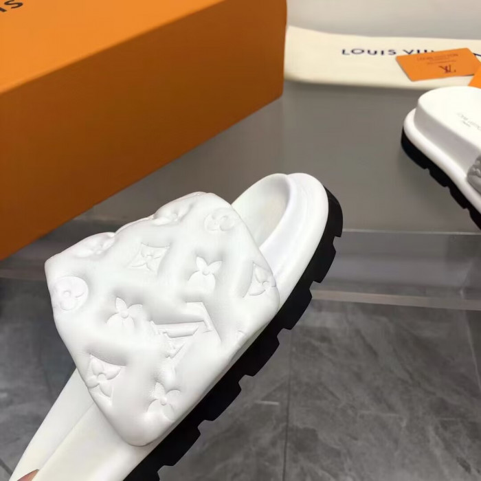 LV SLIPPERS